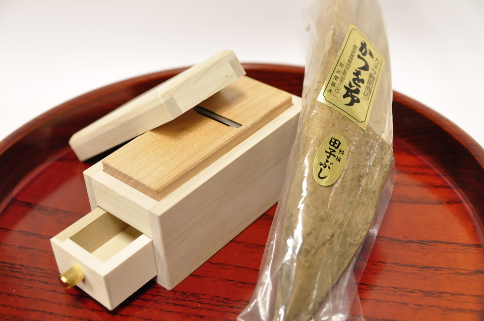 ｶﾈｻの「ミニ削り器と手火山式本枯れ田子節セット」 削り器 ミニ 手火山