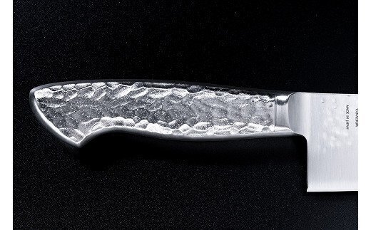 三徳包丁ステンレス　槌目波紋模様 約17cm Amazon｜関兼常 ステンレス 1K6 槌目磨き 三徳 赤合板丸柄 165mm