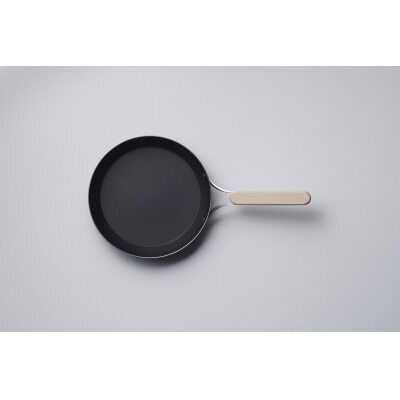 enzo（エンゾウ） 鉄フライパン 22cm EN-008 鉄製 26cm 燕三条 ステーキ 日本製 エンゾウ ガス 鍋 24cm 高温調理 22cm 中華鍋 ブラック 炒める 用品 キッチン enzo（エンゾウ） 鉄フライパン | 和平フレイズ株式会社