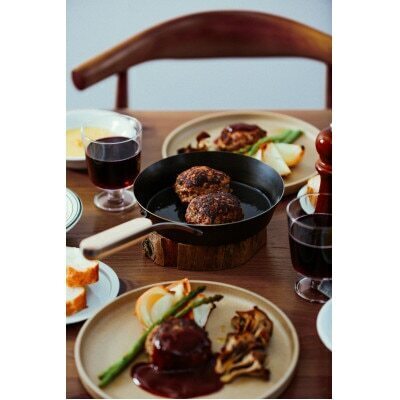 enzo（エンゾウ） 鉄フライパン 22cm EN-008 鉄製 26cm 燕三条 ステーキ 日本製 エンゾウ ガス 鍋 24cm 高温調理 22cm 中華鍋 ブラック 炒める 用品 キッチン enzo（エンゾウ） 鉄フライパン | 和平フレイズ株式会社